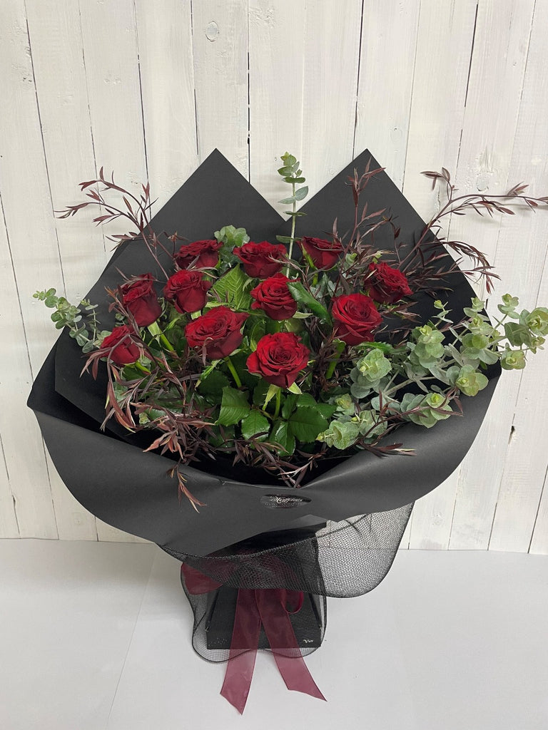 A dozen stunning red roses online chch